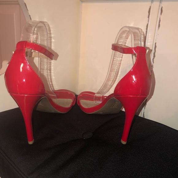 Brash red stiletto heels size 9.5 Wide - Picture 5 of 6